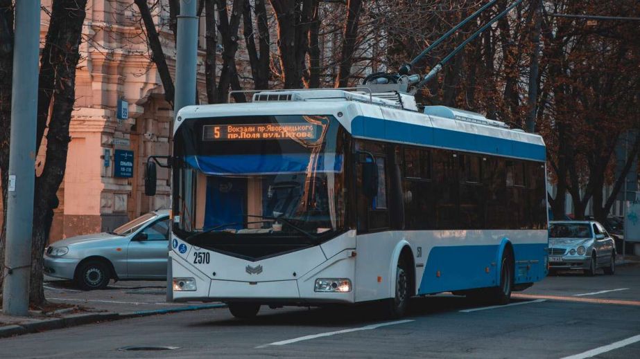 В Днепре изменили движение популярного троллейбусного маршрута