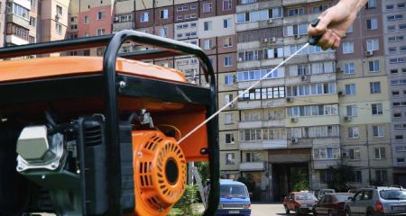 Днепряне заживили квартиру на 8-м этаже от генератора с улицы