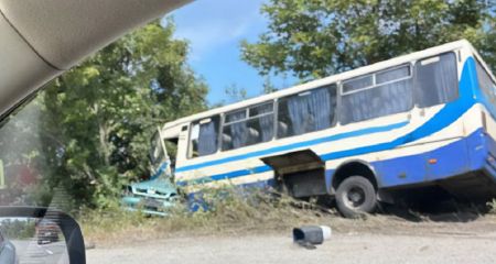 На Днепропетровщине легковушка врезалась в маршрутку, есть погибший