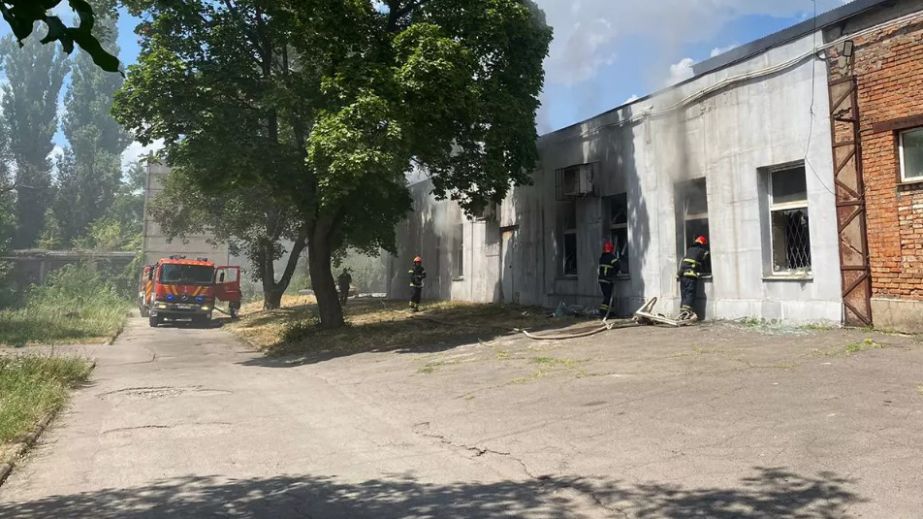 У Кривому Розі спалахнула пожежа на складі