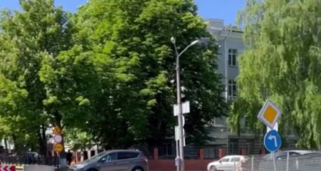 У центрі Дніпра затопило дорогу через прорив у мережах (ВІДЕО)