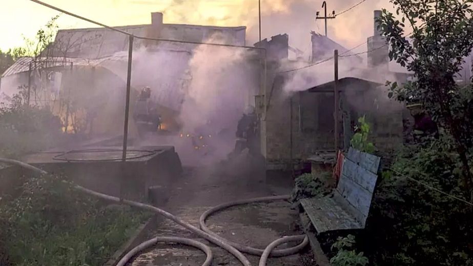 На Дніпропетровщині рятувальники під час пожежі знайшли у будинку тіла чоловіка та жінки