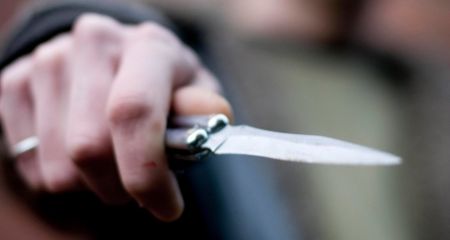 Поліцейські затримали чоловіка, який ледь не вбив знайомого ножем