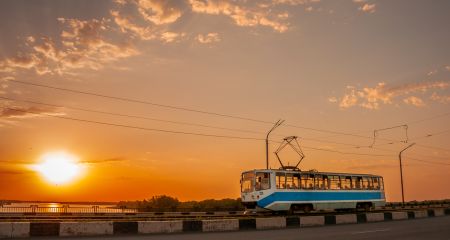 У Дніпрі тимчасово змінили курс низки маршрутів громадського транспорту