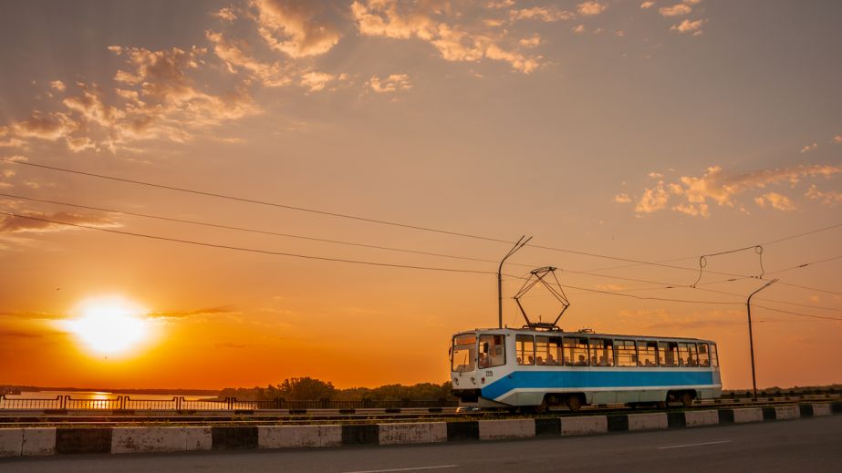 У Дніпрі тимчасово змінили курс низки маршрутів громадського транспорту