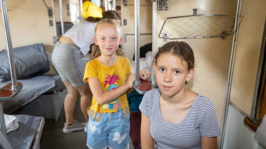 250 дітей з Дніпропетровщини вирушили до Буковеля на відпочинок (ФОТО)