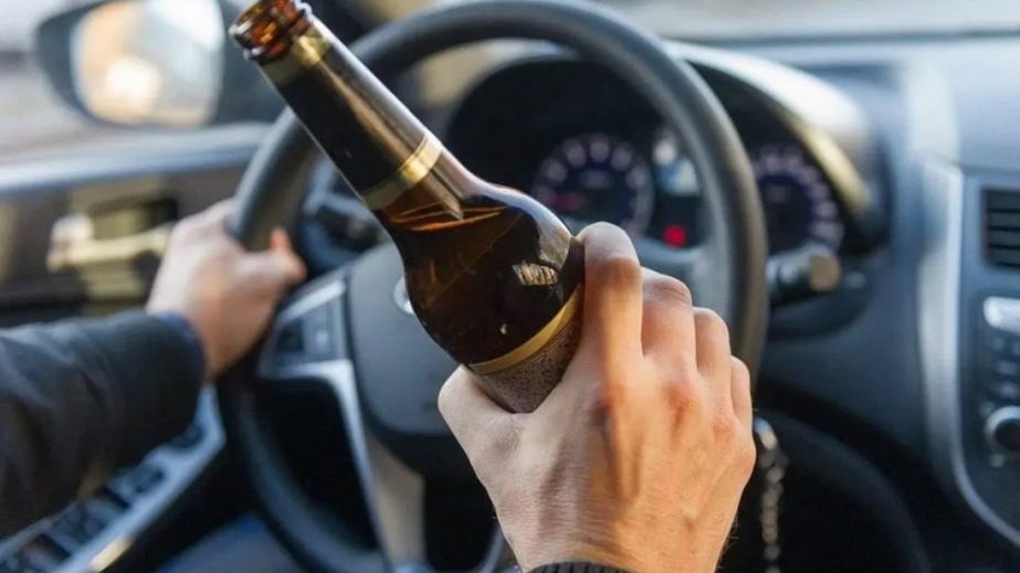 У Дніпрі водій ледь не в'їхав у натовп людей