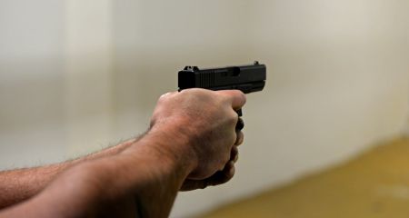 У Дніпрі невідомі влаштували стрілянину біля будинків