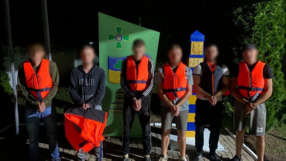 Прикордонники затримали жителя Дніпропетровщини у рятувальному жилеті при спробі потрапити до Румунії