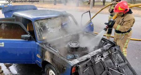 У Жовтих Водах на ходу загорівся автомобіль
