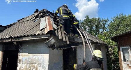 У Дніпрі гасили пожежу у літній кухні в приватному секторі