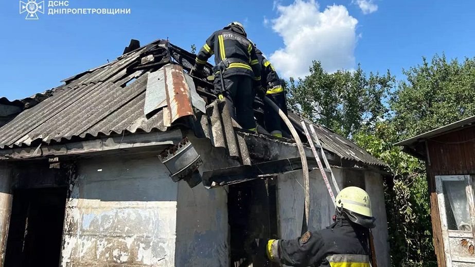В Днепре тушили пожар в летней кухне в частном секторе