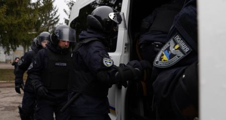 У центрі Дніпра спецпризначенці проводять затримання (ВІДЕО)