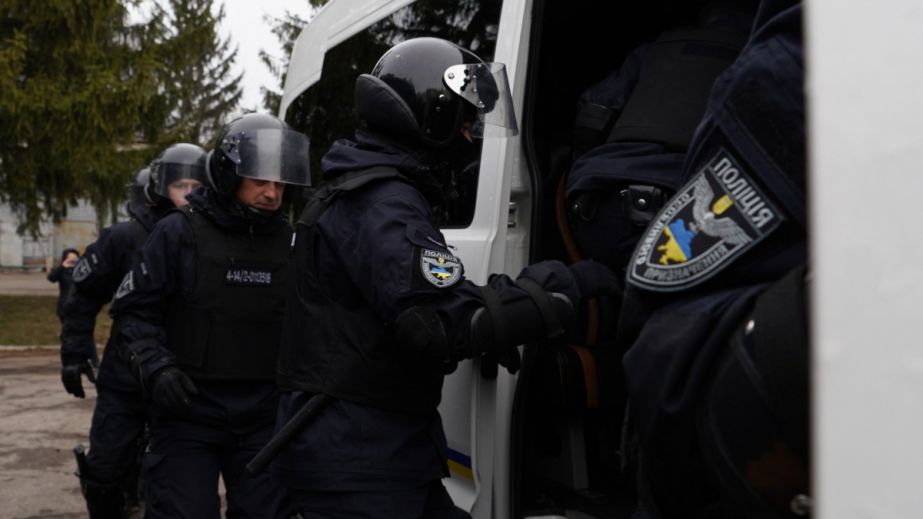 В центре Днепра спецназовцы проводят задержание (ВИДЕО)