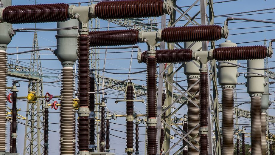 На Дніпропетровщині внаслідок обстрілів загорілася підстанція
