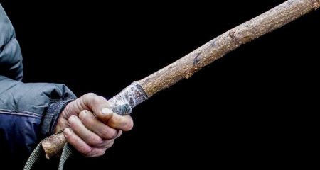 У Кривому Розі чоловік ледь не вбив сусіда палицею