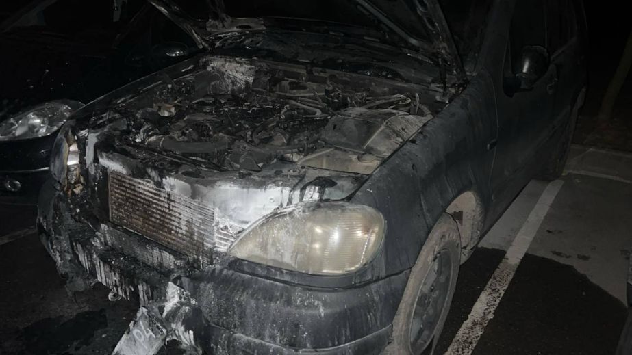 На Дніпропетровщині з початку війни спалили майже три десятки автівок військових