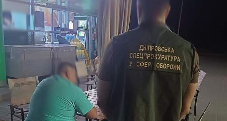 Получали "боевые" в тылу: на Днепропетровщине военным медикам объявили подозрение