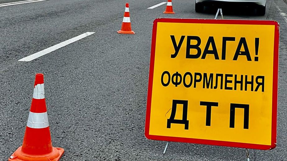 На трасі "Дніпро-Київ" легковик влетів у вантажівку, є загиблі