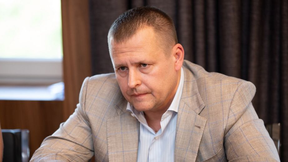 Мэр Днепра продал свой вертолет за 35 миллионов гривен