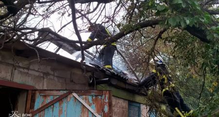 На Дніпропетровщині горіли два будинки у приватному домоволодінні