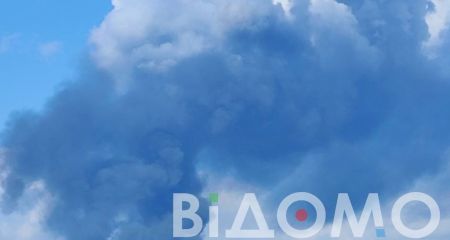 Черный столб дыма виден за несколько километров: в Кривом Роге горит "Центральный рынок" (ФОТО, ВИДЕО)