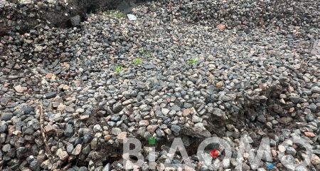 В Кривом Роге коммунальщики ремонтировали ямы на дороге и создали пропасть (ФОТО)
