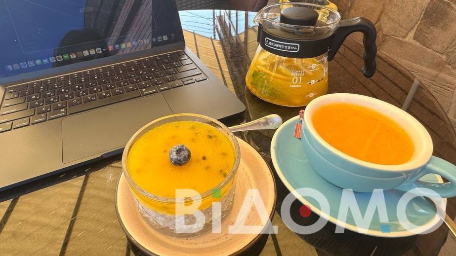 У Камʼянському водій влетів у кафе та збив жінку за столиком