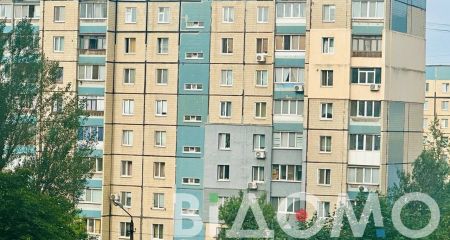В Кривом Роге мужчина сорвался с балкона многоэтажки (ФОТО, ВИДЕО)