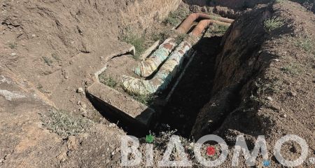 У Камʼянському вандали масово зривають теплоізоляцію з труб опалення (ФОТО)