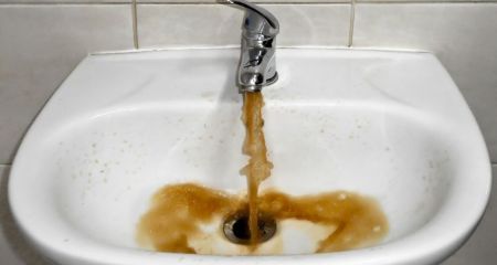 У Кривому Розі з кранів тече "жива" вода (ВІДЕО)