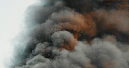 Росіяни атакували склади у Дніпрі: постраждали четверо людей, один чоловік у вкрай важкому стані (ФОТО)