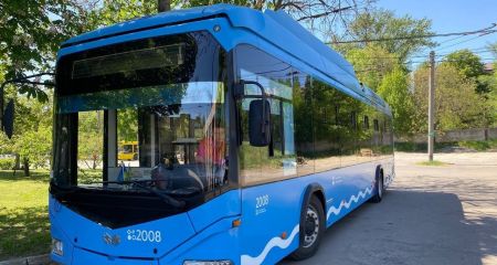 В Днепре запускают автобусы на городские кладбища: подробности