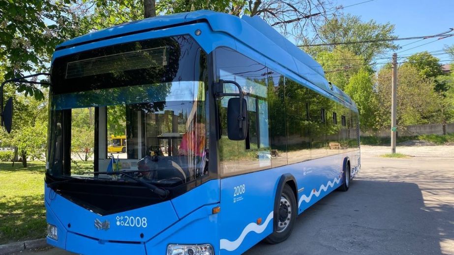 У Дніпрі запускають автобуси до міських кладовищ: подробиці