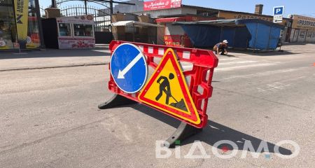 У Павлограді у шалену спеку малювали зебру на дорозі (ФОТО, ВІДЕО)