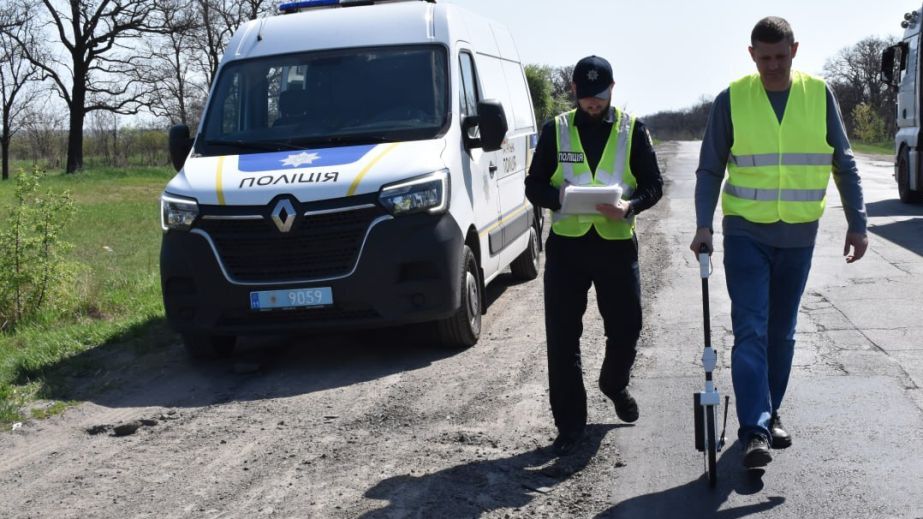 На Дніпропетровщині інспектори зафіксували 96 недоліків у стані доріг