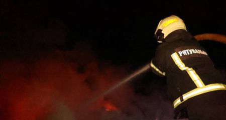 Два человека погибли в результате вражеского удара по складам в пригороде Днепра