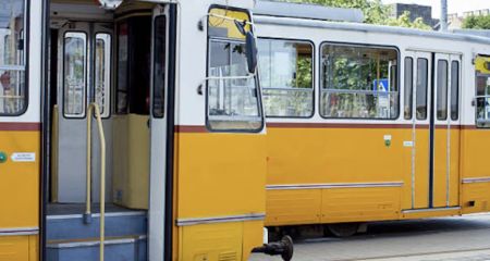 Покатав з вітерцем: у Кривому Розі трамвай їздив з відкритими дверми (ВІДЕО)