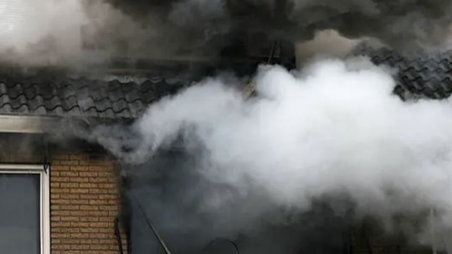 Все в дыму: в Павлограде загорелся частный дом (ВИДЕО)