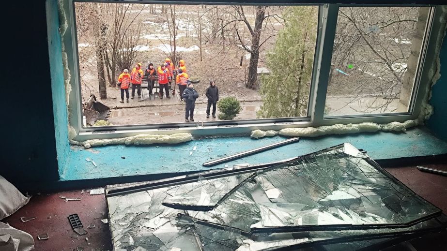 "Просто молилися, а потім повилітало все": дніпрянка згадує атаку "шахедів&rdquo; біля її будинку (ВІДЕО)