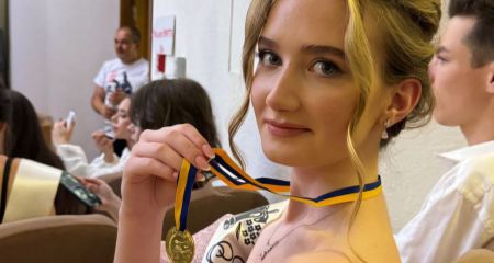 Одна из семи на всю Украину: выпускница из Днепра получила самый высокий балл НМТ