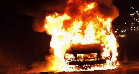 У Кам'янському згорів автомобіль військового (ФОТО)