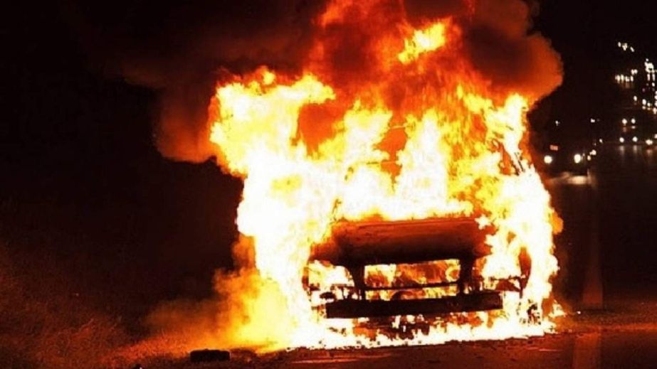 У Кам'янському згорів автомобіль військового (ФОТО)