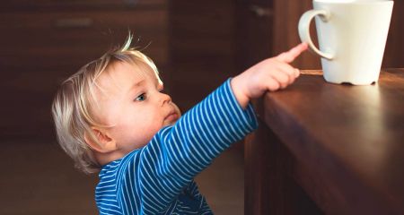 В Кривом Роге годовалый малыш опрокинул на себя чашку с кипятком