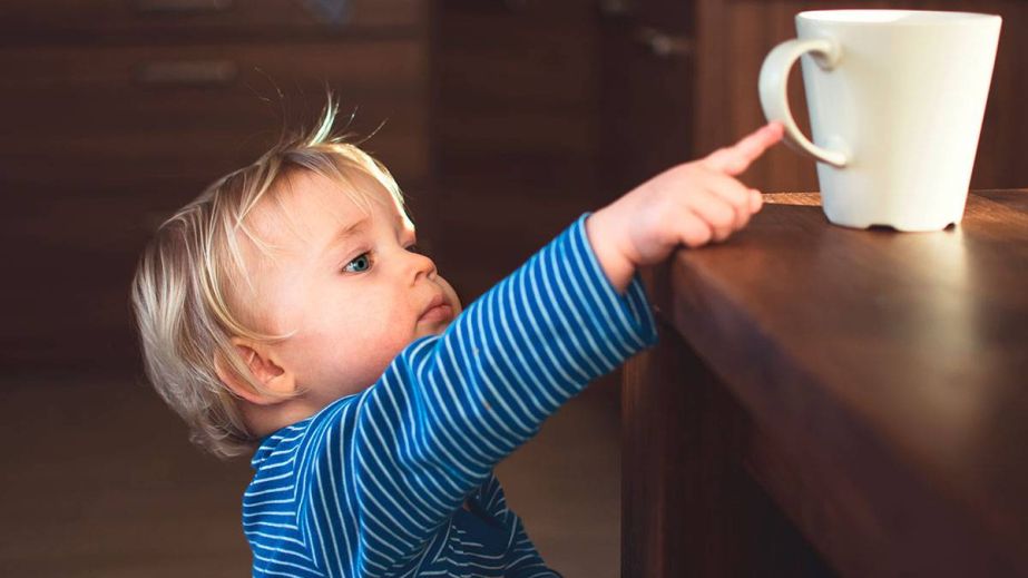 В Кривом Роге годовалый малыш опрокинул на себя чашку с кипятком