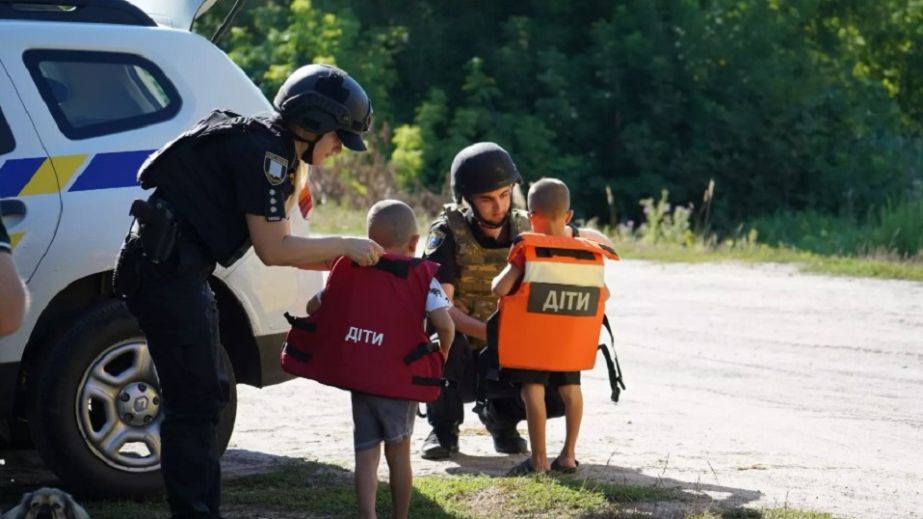 Демографическая пустыня или безопасная гавань: почему без "закрытого неба" украинцы не вернутся домой