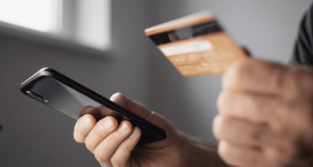 На Дніпропетровщині упіймали крадіїв, які витратили з чужих карток понад 200 тисяч гривень