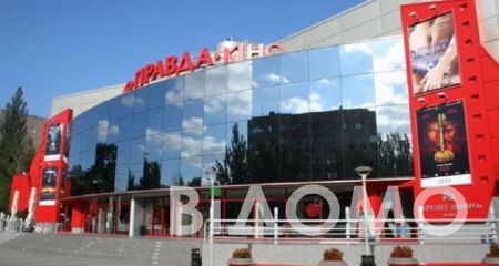 У Дніпрі будівлю легендарного кінотеатру перетворили на двоповерховий супермаркет (ФОТО)