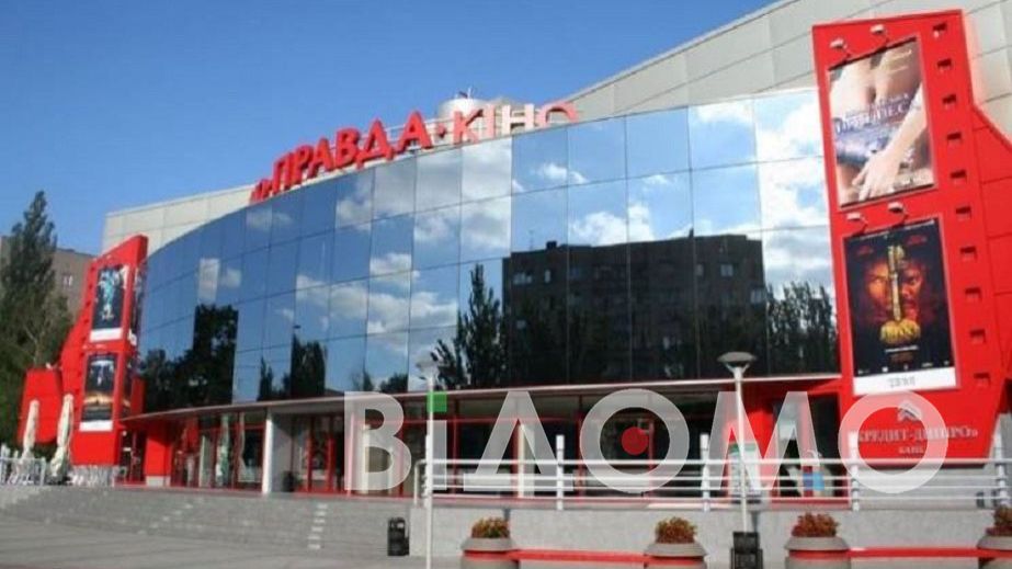 В Днепре здание легендарного кинотеатра превратили в двухэтажный супермаркет (ФОТО)