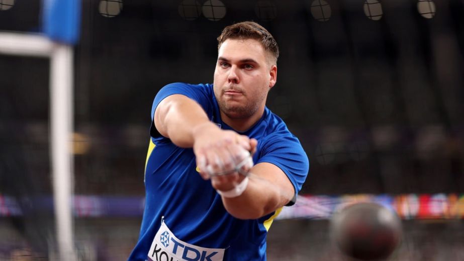 Екстремальне тренування: легкоатлет з Дніпра Кохан показав метання молота у мороз -15 (ВІДЕО)